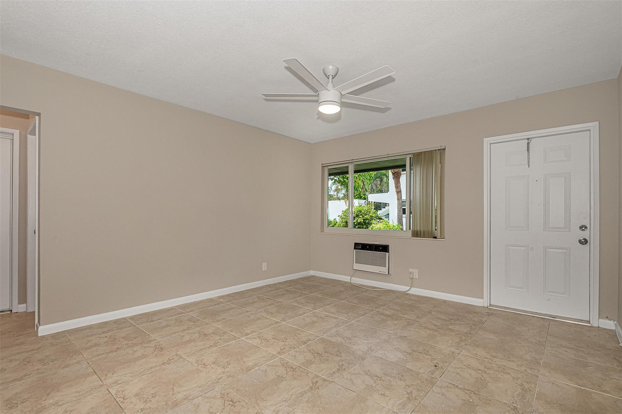 2160 NE 44th St #1-4