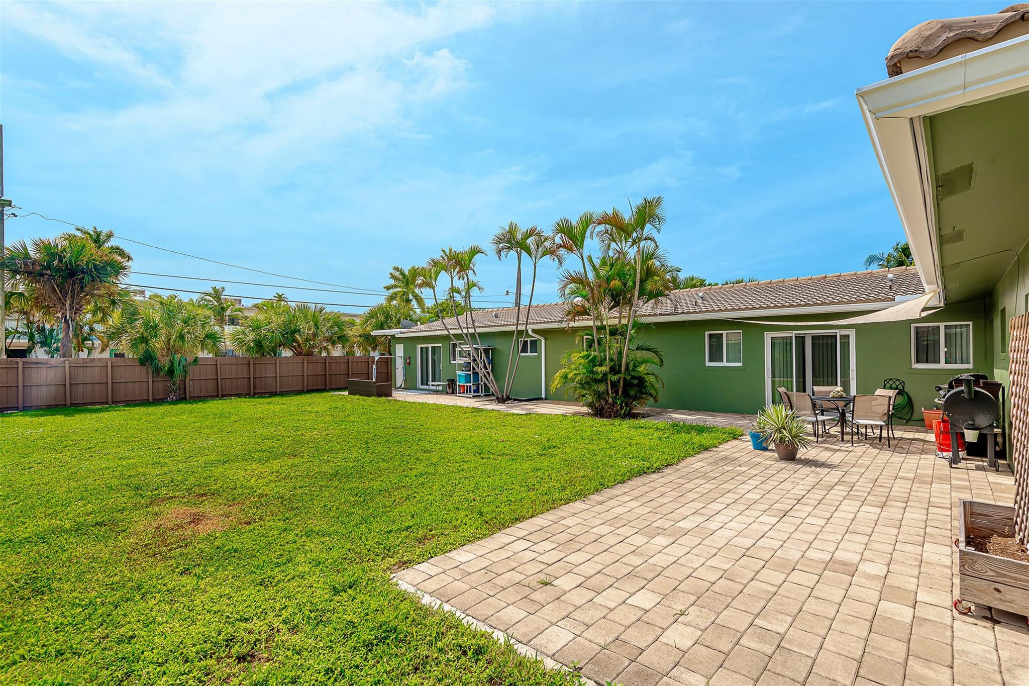 2160 NE 44th St #1-4