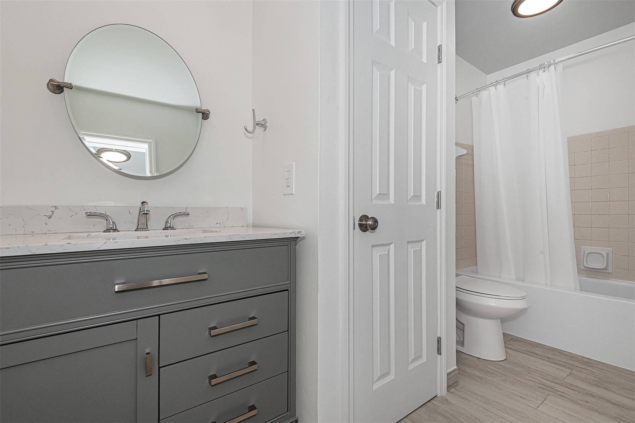 2160 NE 44th St #1-4