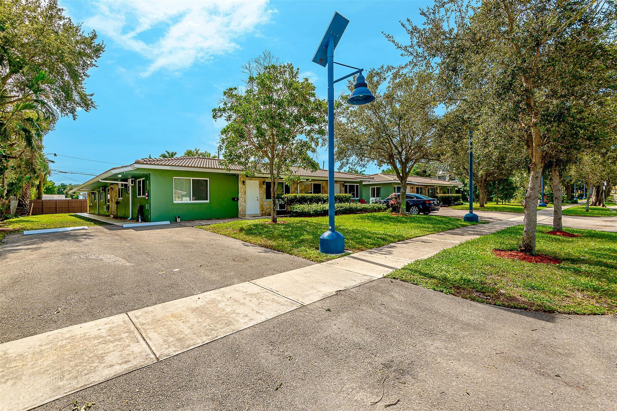 2170 NE 44th St