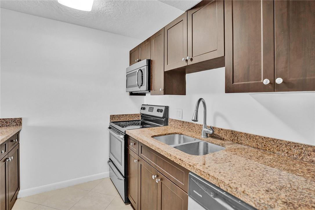 755 DOTTEREL RD 1303