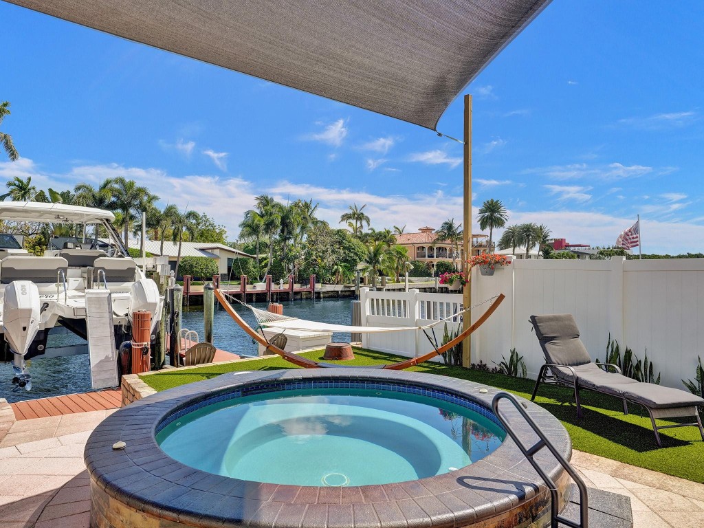 2741 NE 15TH ST 2741