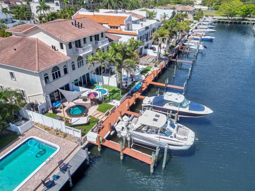 2741 NE 15TH ST 2741