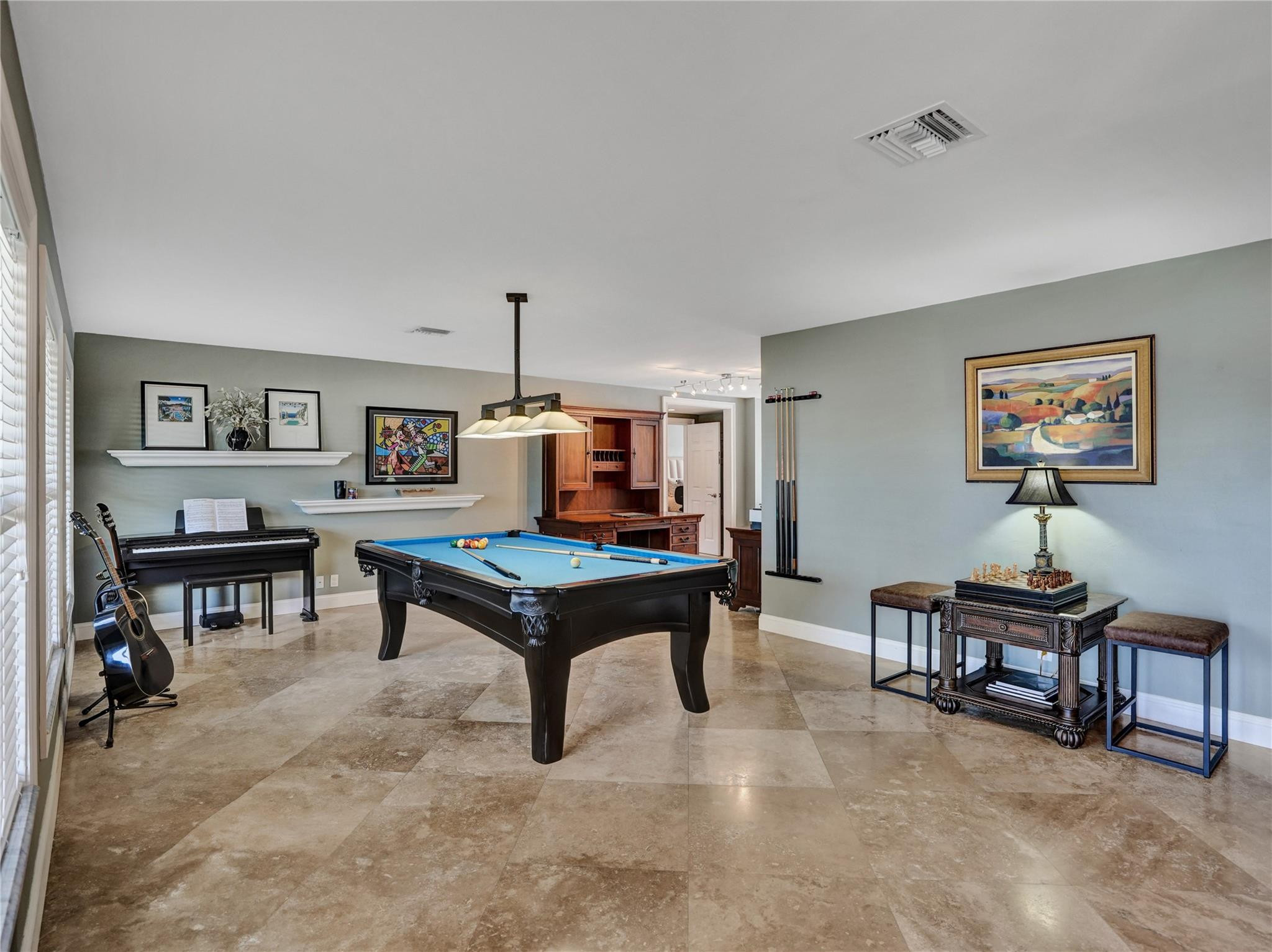 3030 NE 40th St