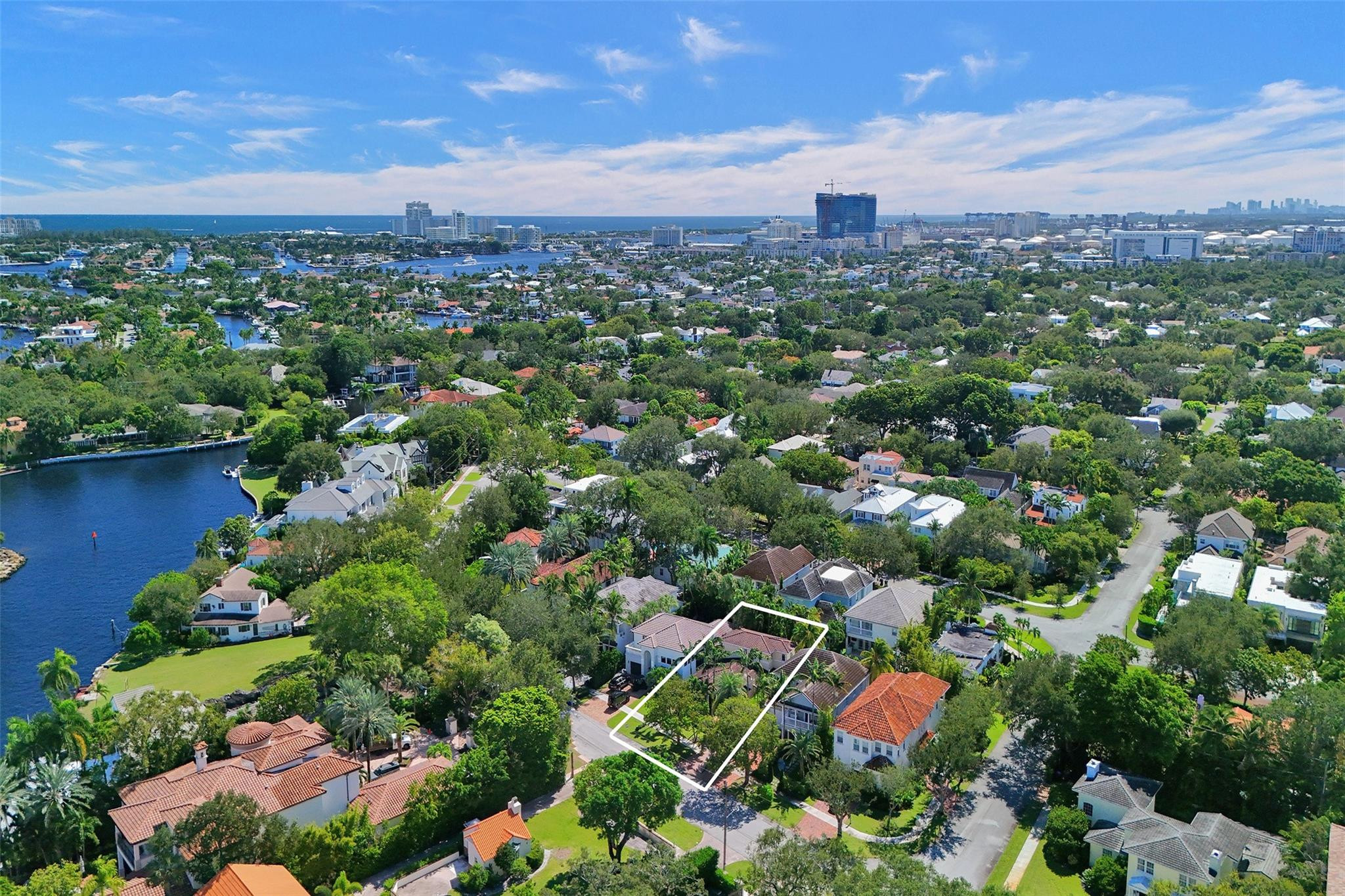 1108 N RIO VISTA BL