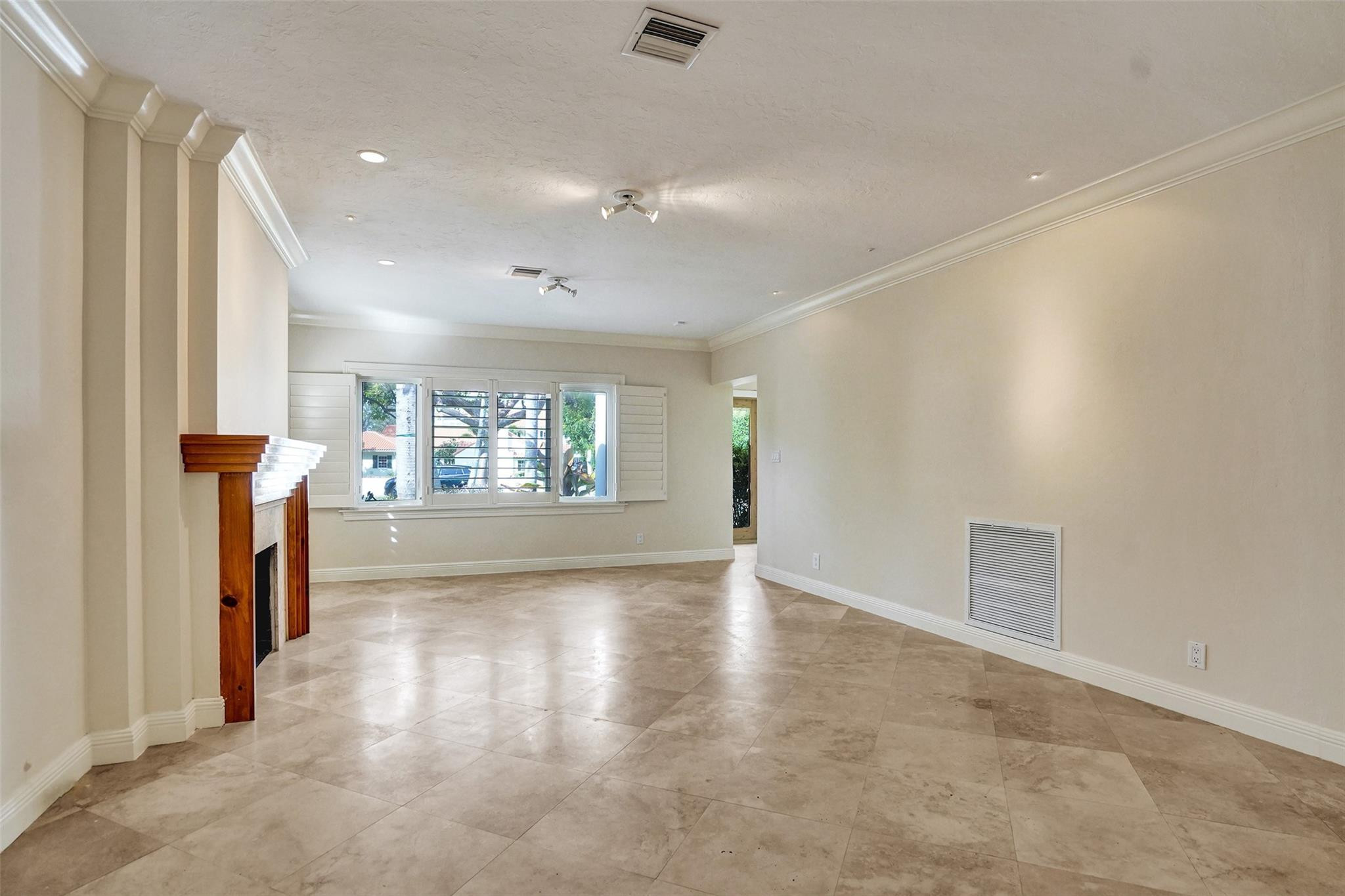 1108 N RIO VISTA BL