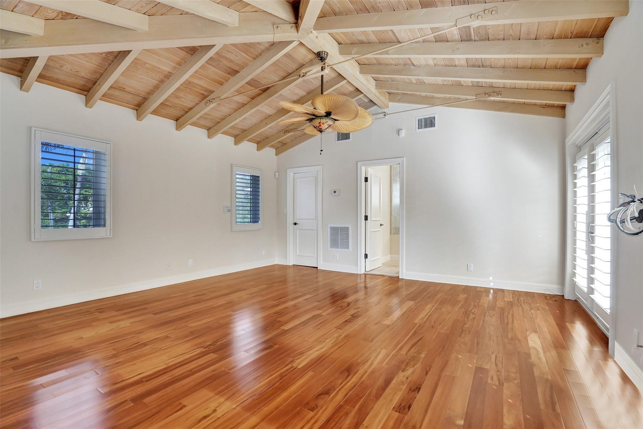1108 N RIO VISTA BL