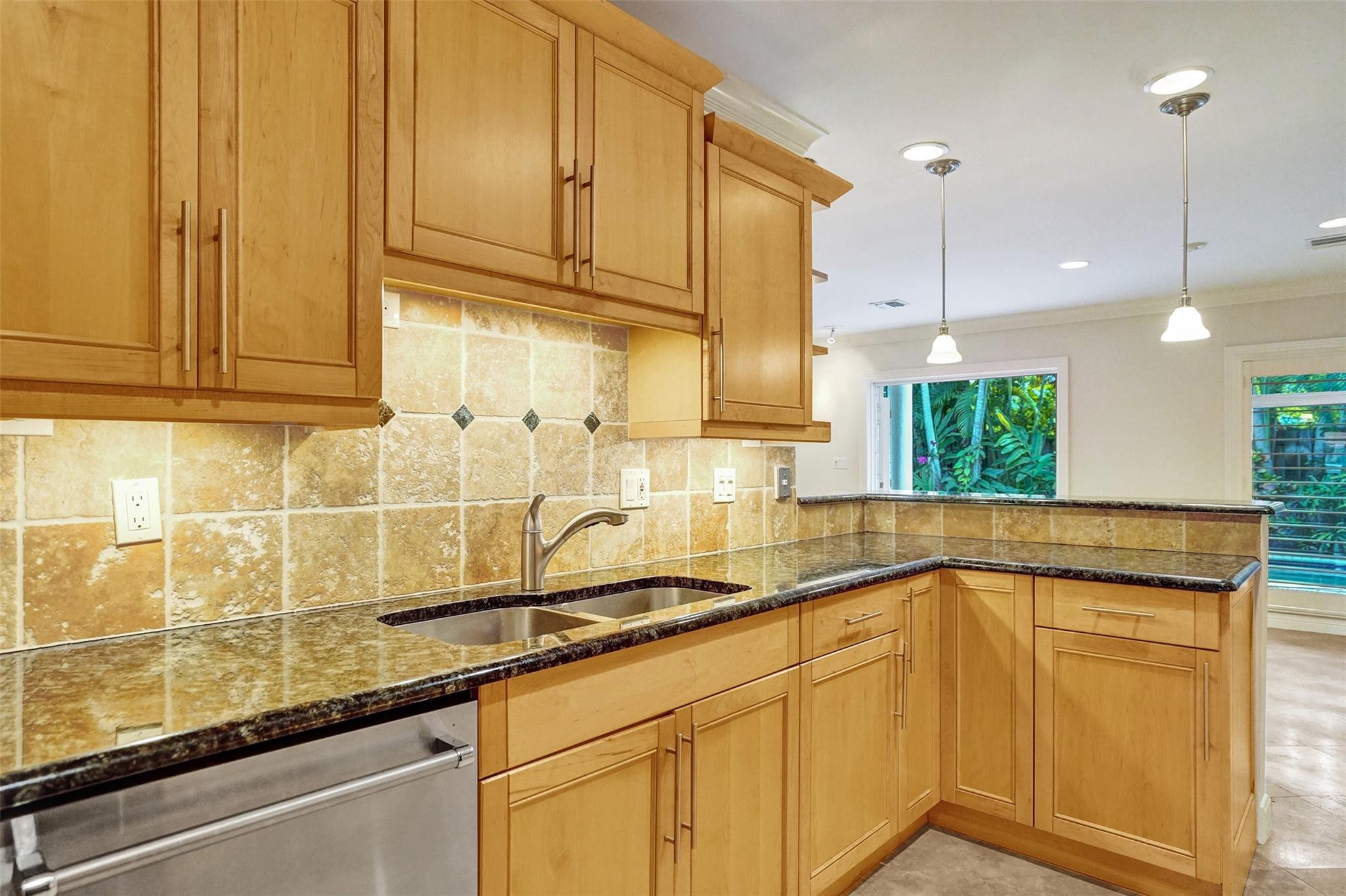 1108 N RIO VISTA BL