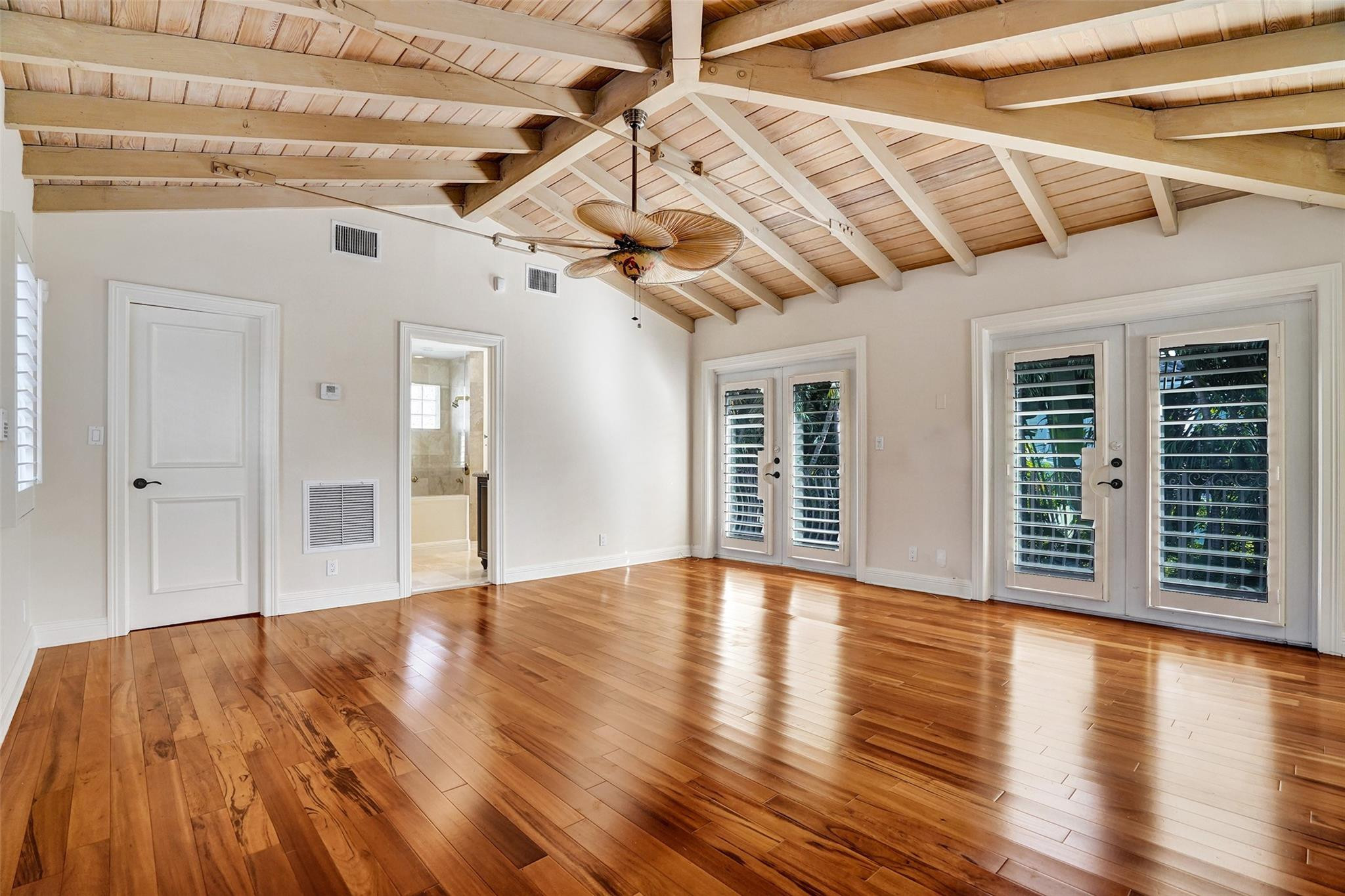 1108 N RIO VISTA BL