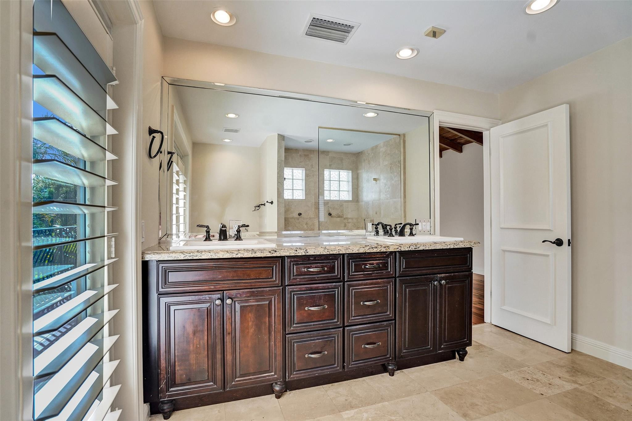1108 N RIO VISTA BL