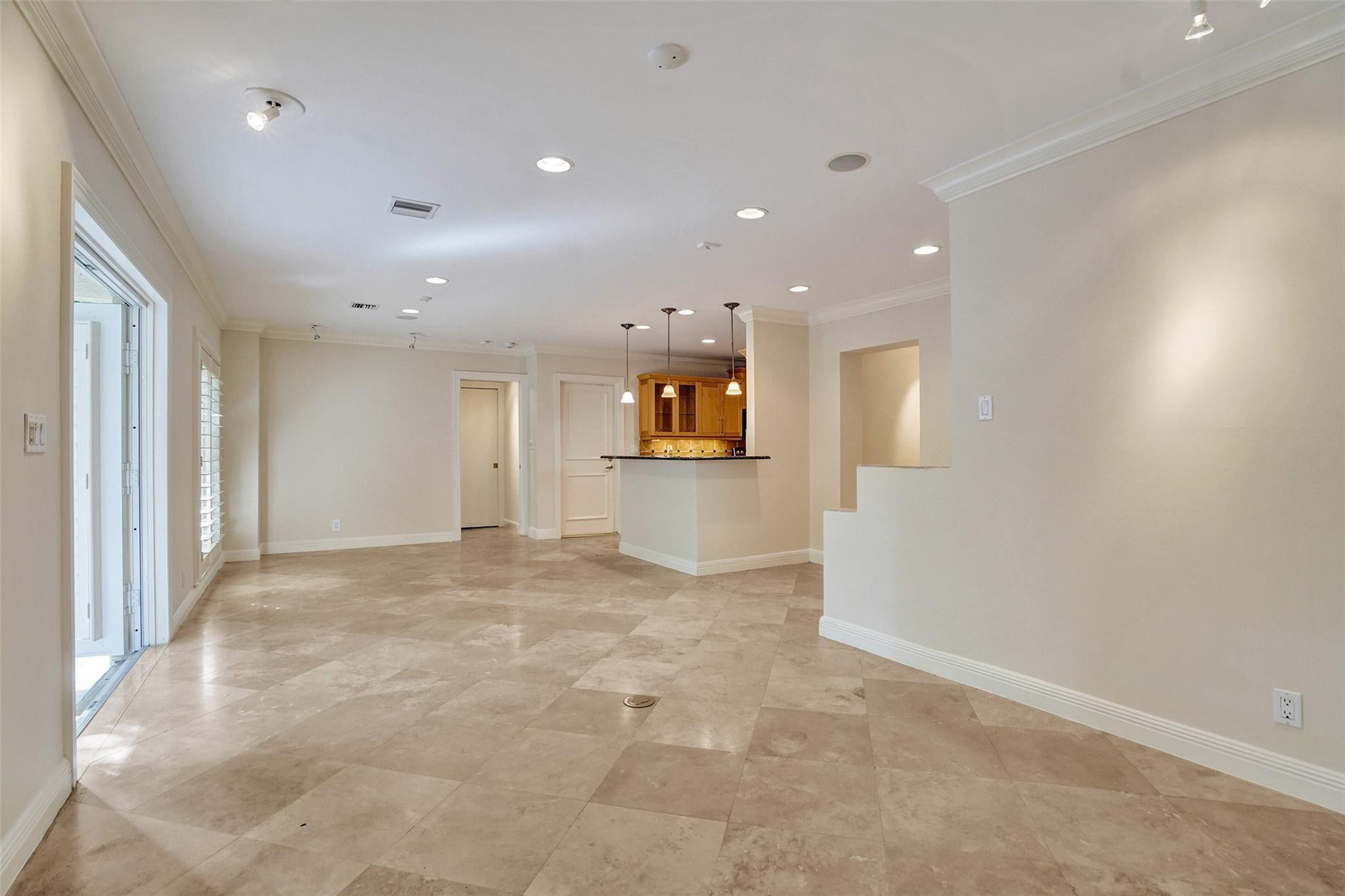 1108 N RIO VISTA BL