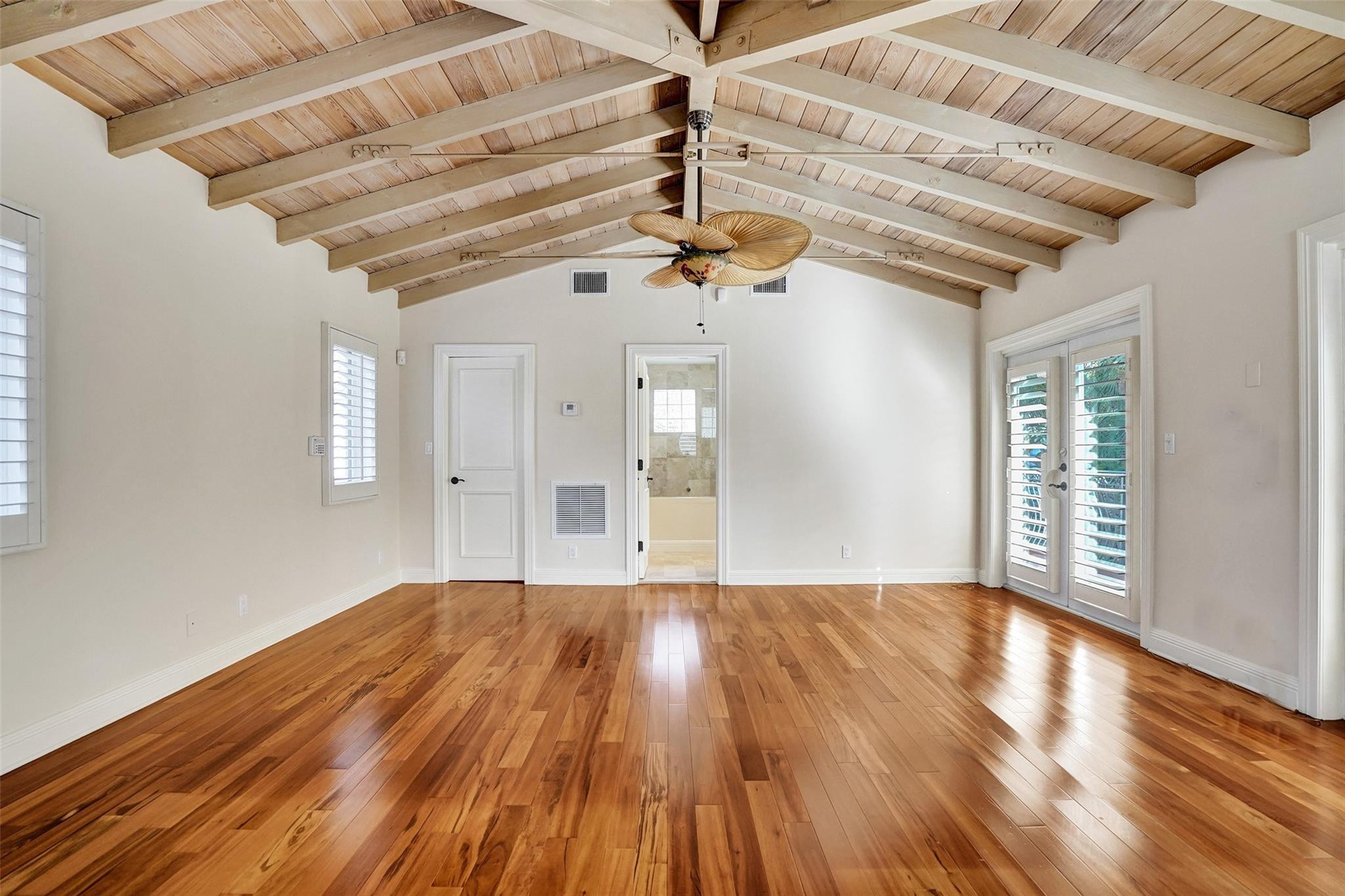 1108 N RIO VISTA BL