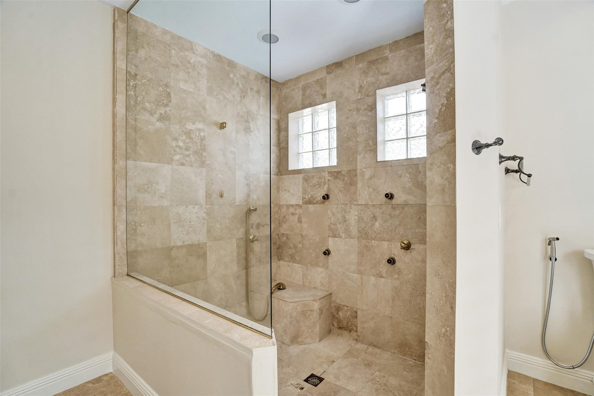 1108 N RIO VISTA BL
