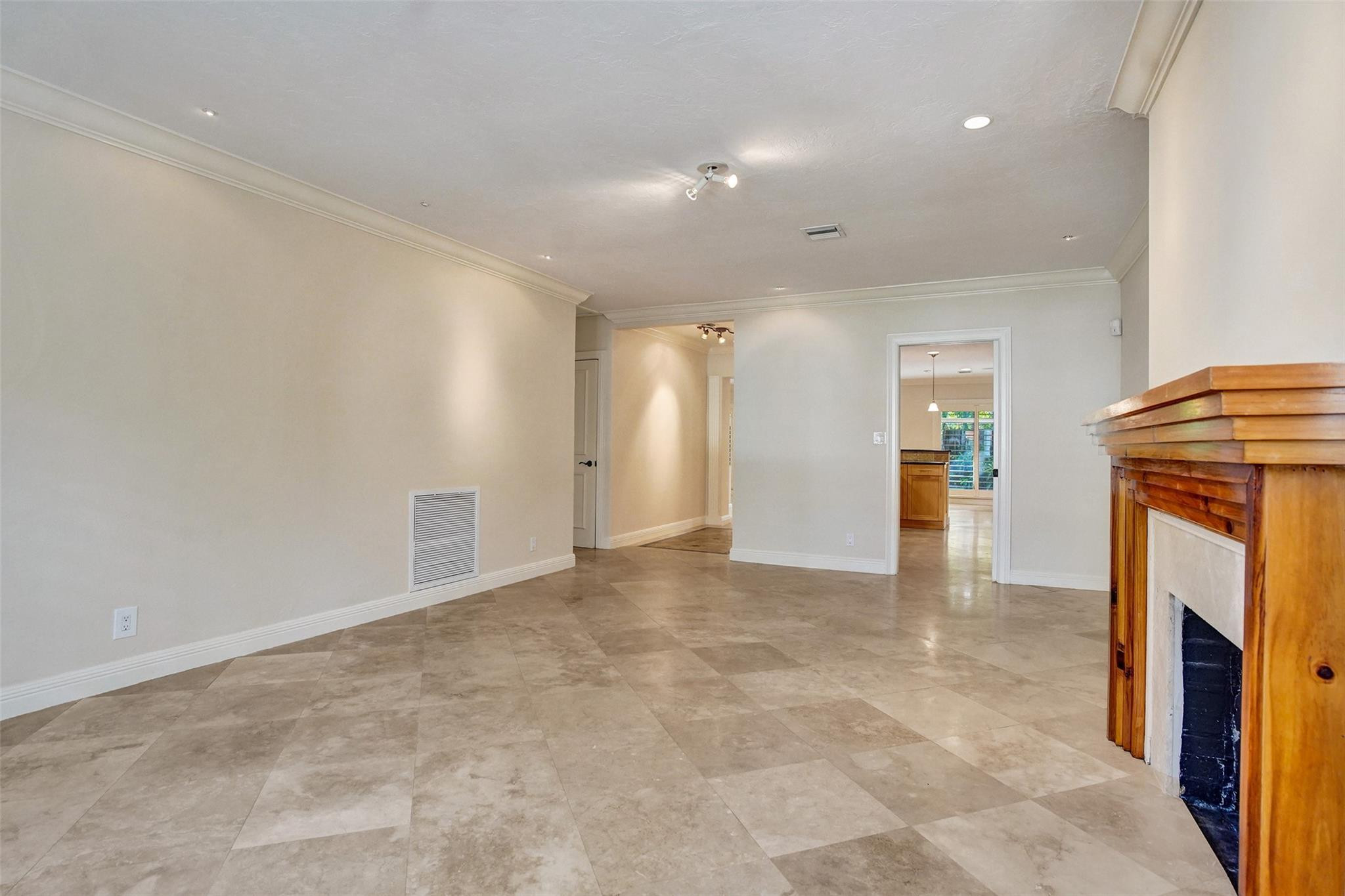 1108 N RIO VISTA BL