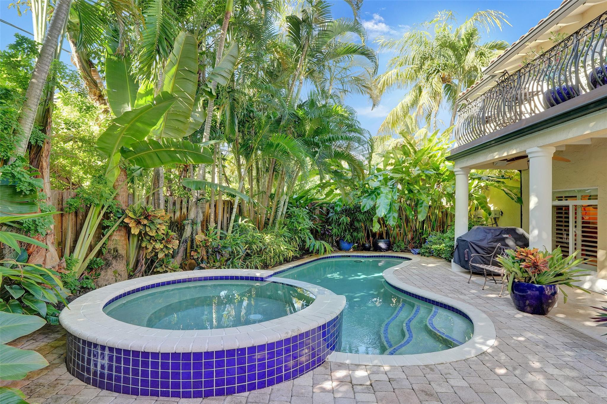 1108 N RIO VISTA BL