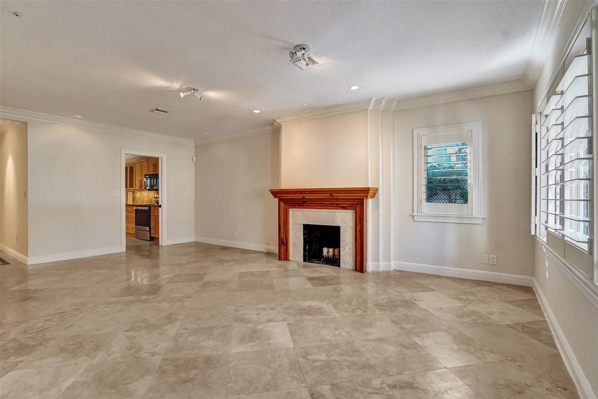 1108 N RIO VISTA BL