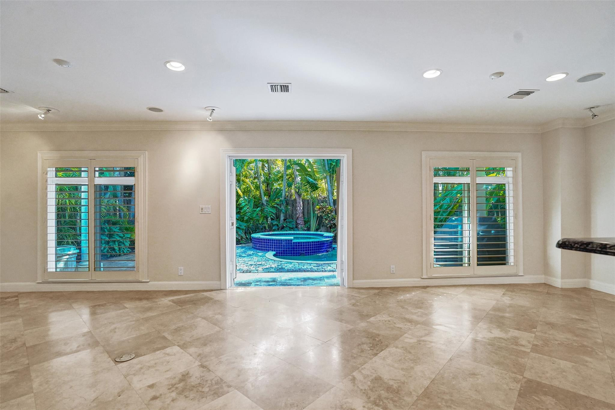 1108 N RIO VISTA BL