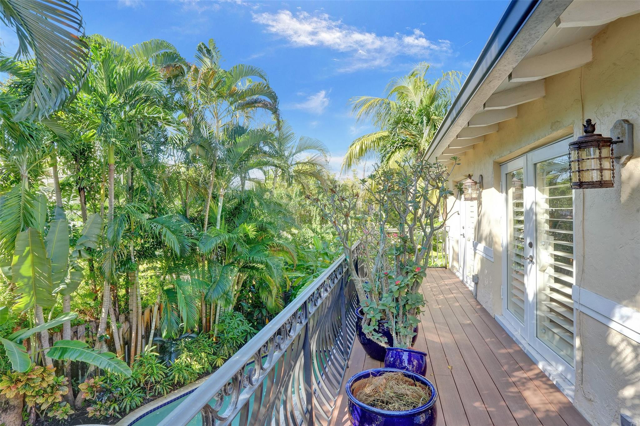 1108 N RIO VISTA BL