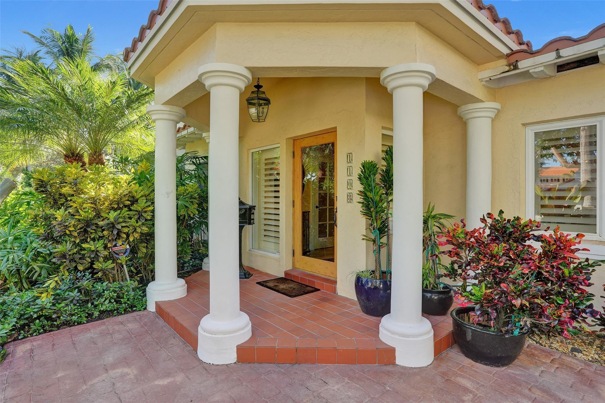 1108 N RIO VISTA BL