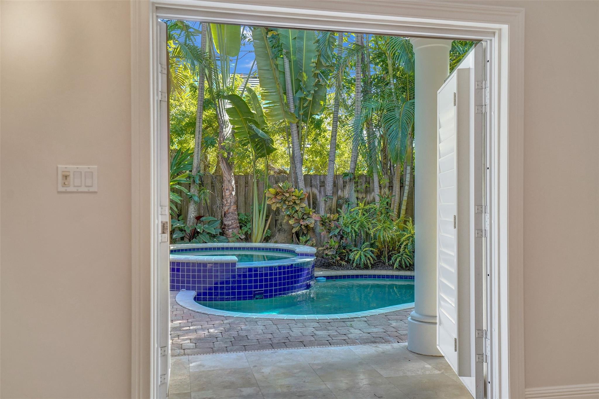 1108 N RIO VISTA BL