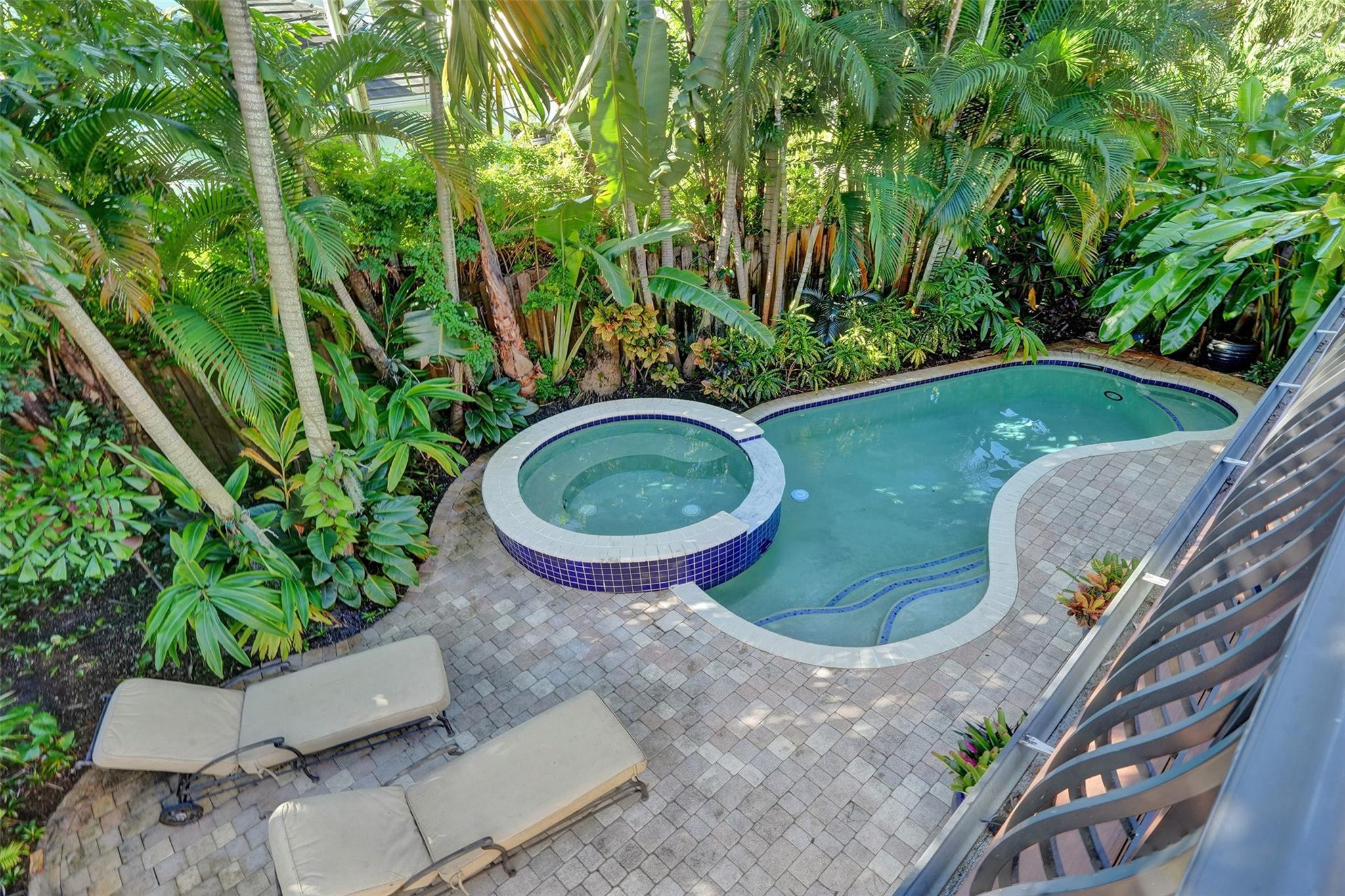 1108 N RIO VISTA BL