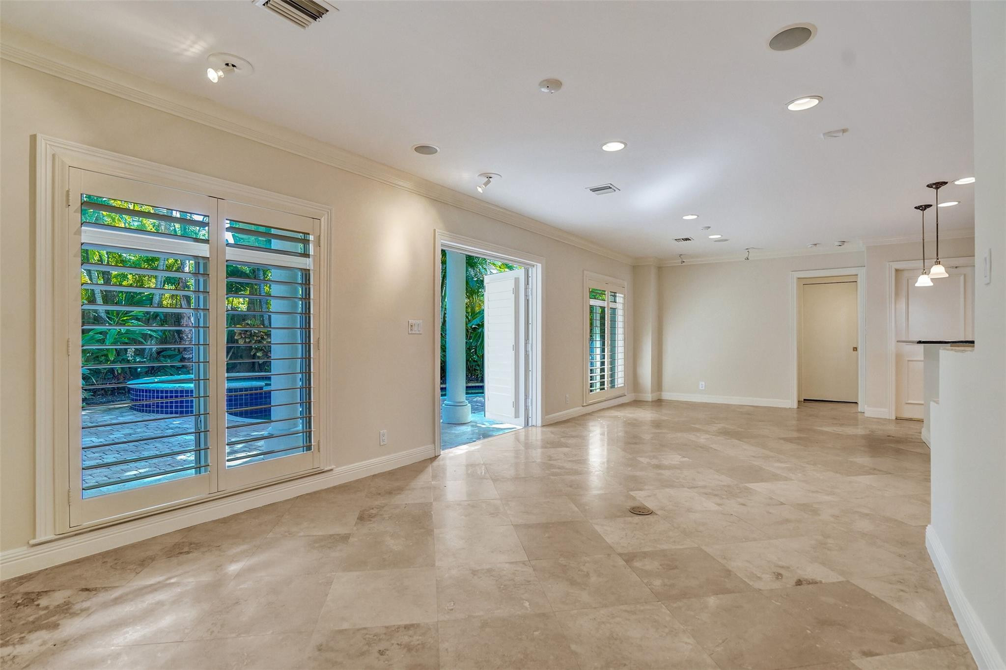 1108 N RIO VISTA BL
