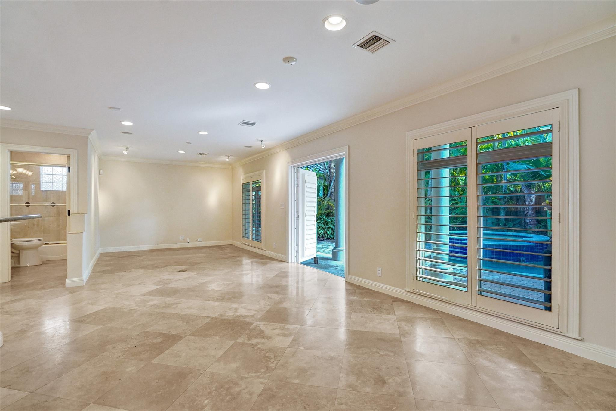 1108 N RIO VISTA BL