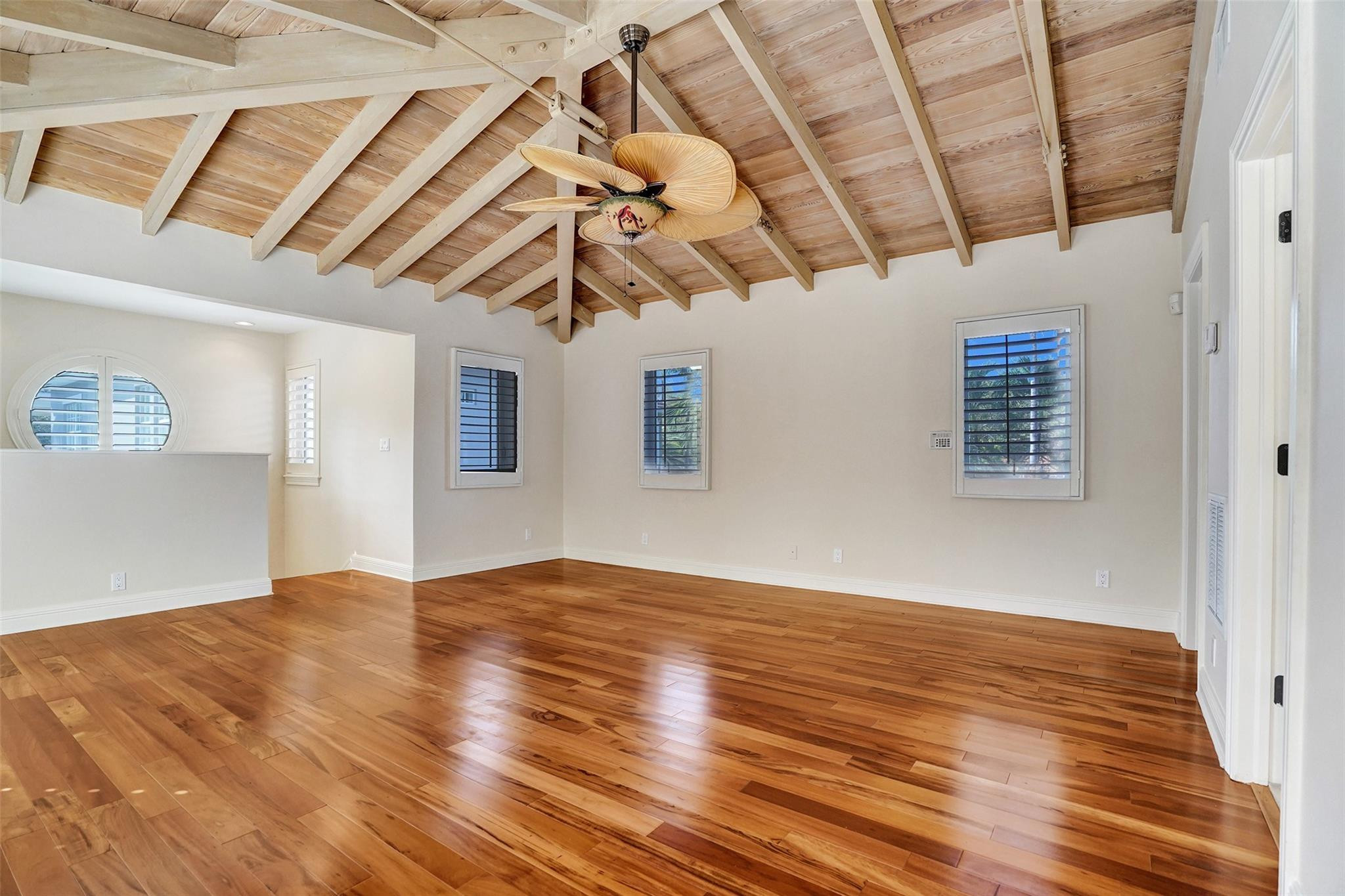 1108 N RIO VISTA BL