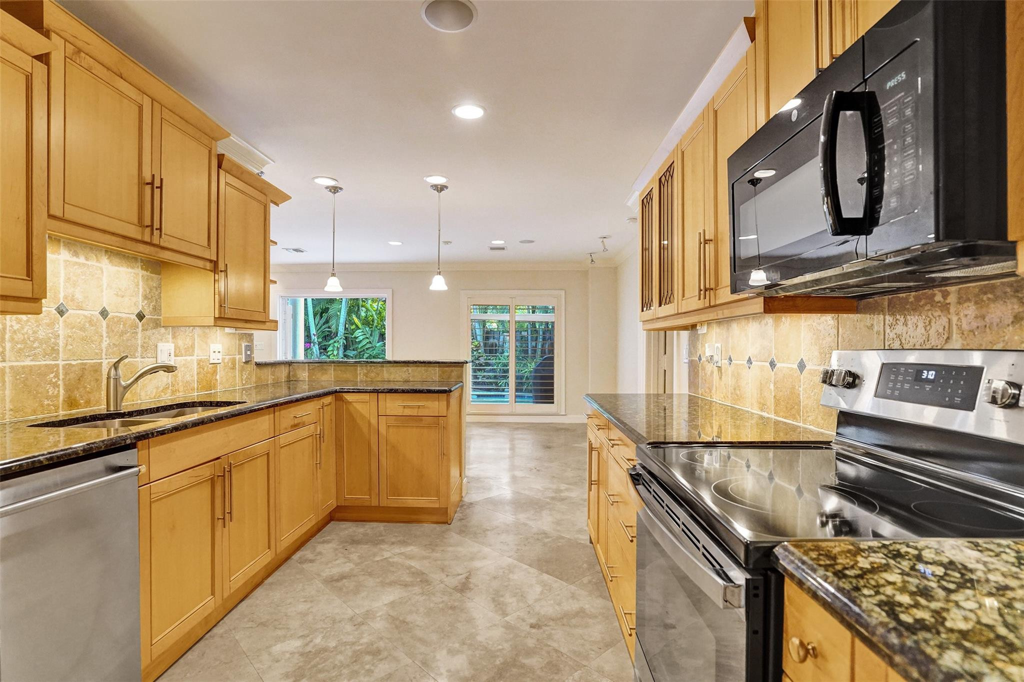 1108 N RIO VISTA BL