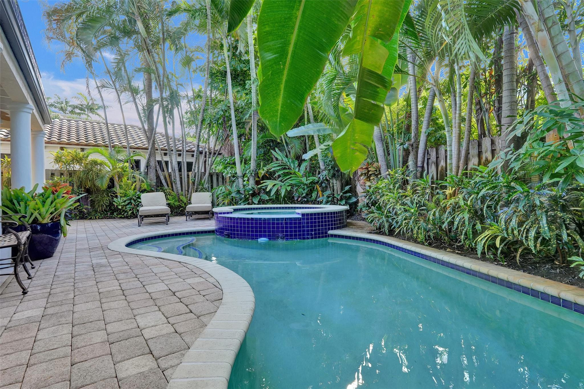 1108 N RIO VISTA BL