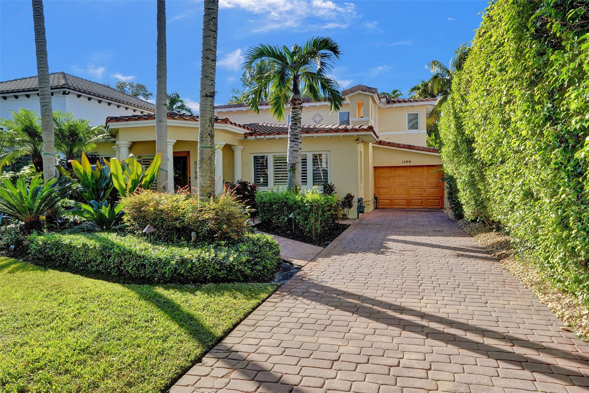 1108 N RIO VISTA BL