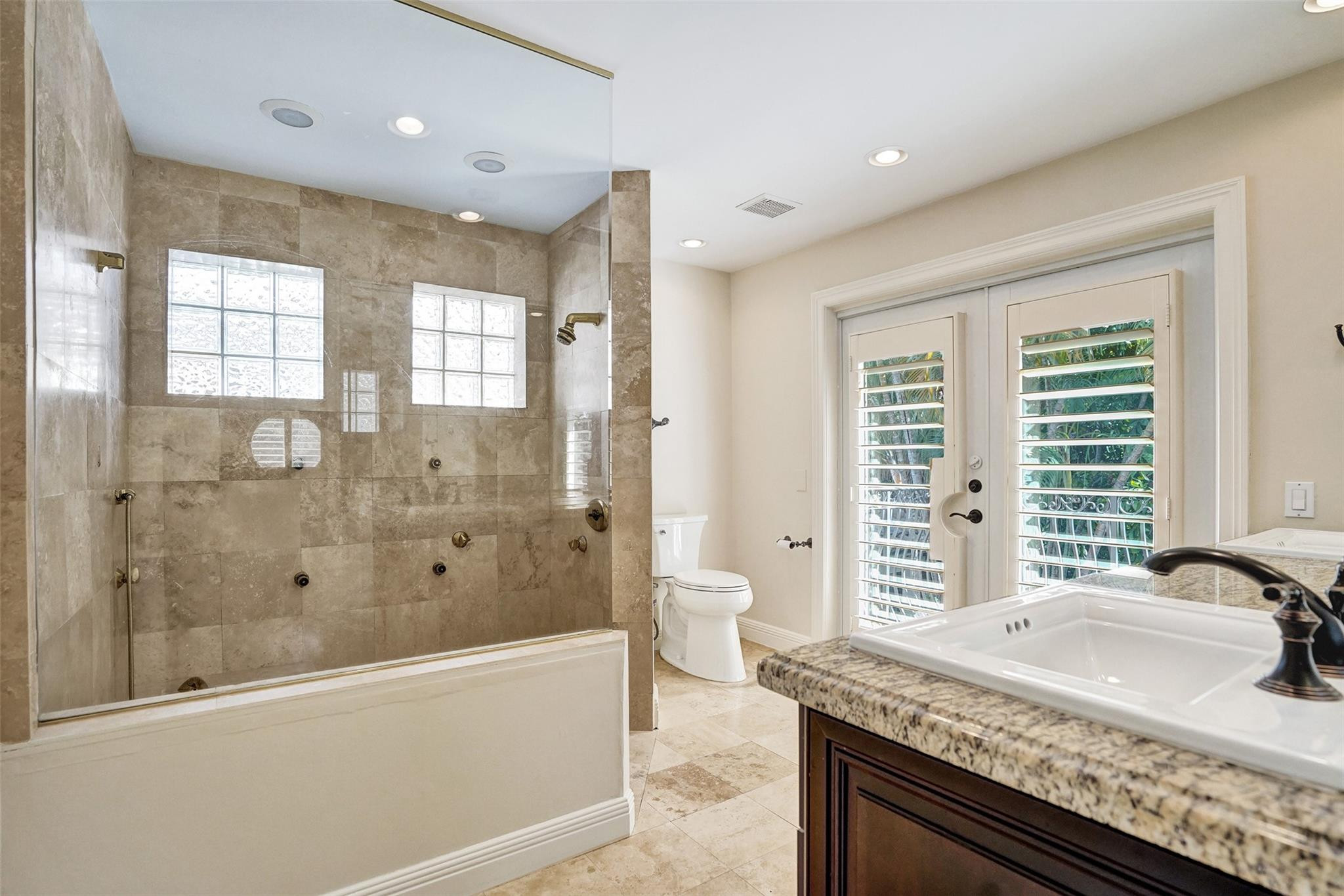 1108 N RIO VISTA BL