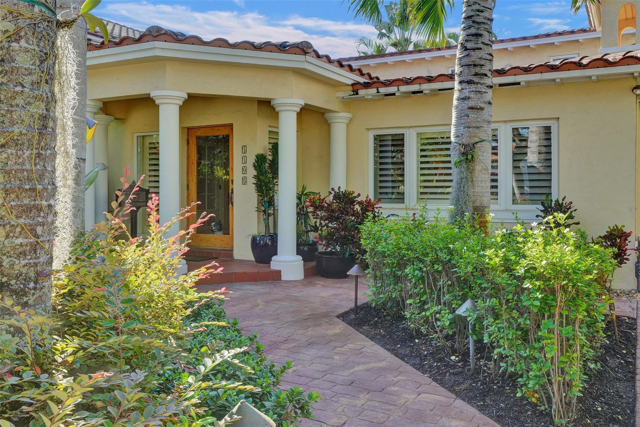 1108 N RIO VISTA BL