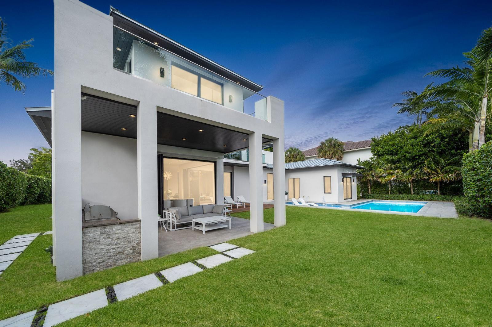 26 S Compass Dr