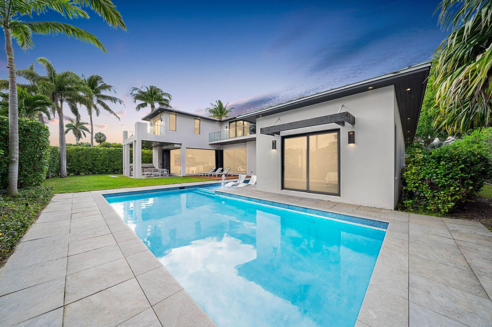 26 S Compass Dr