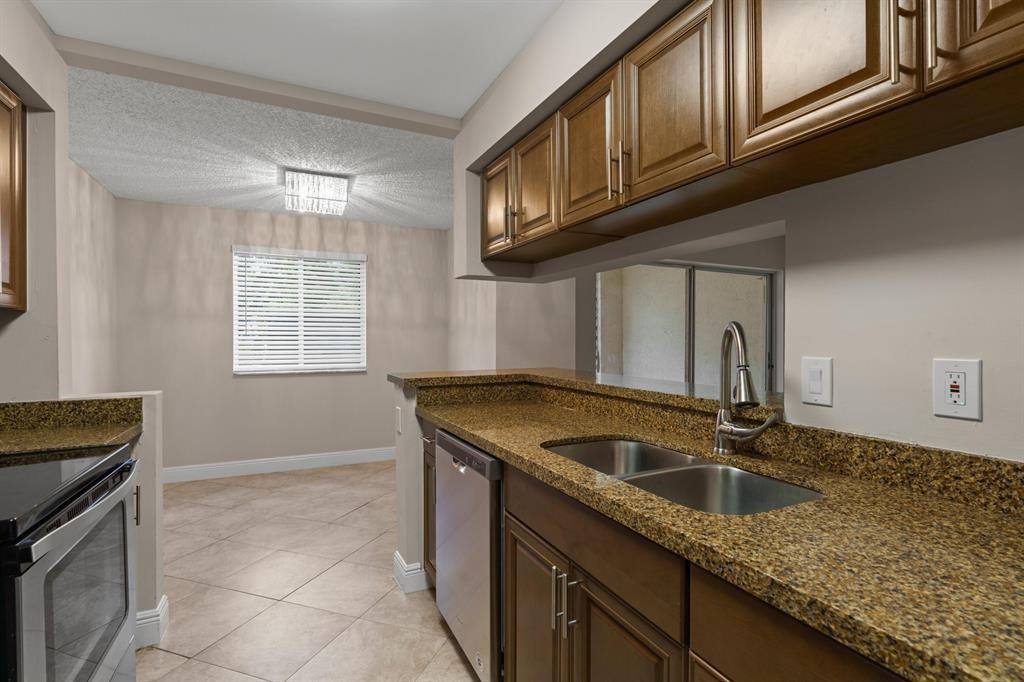 9755 Westview Dr 1211