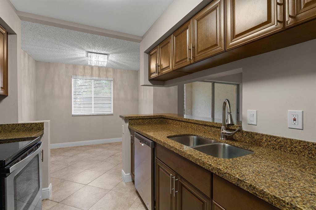 9755 Westview Dr 1211