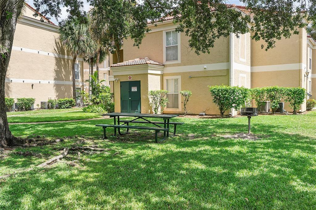 833 Riverside Dr 824