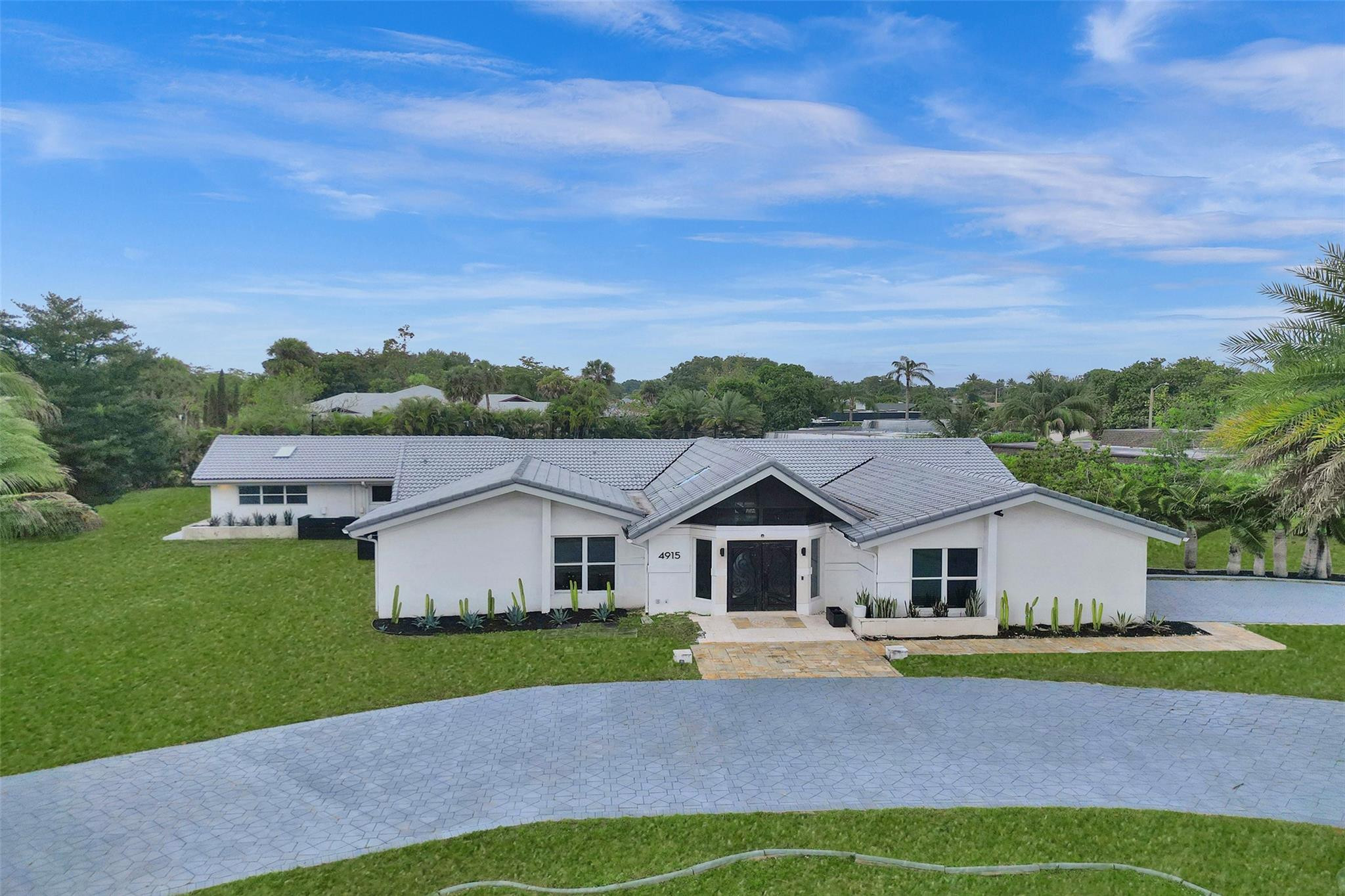 4915 Woodlands Blvd