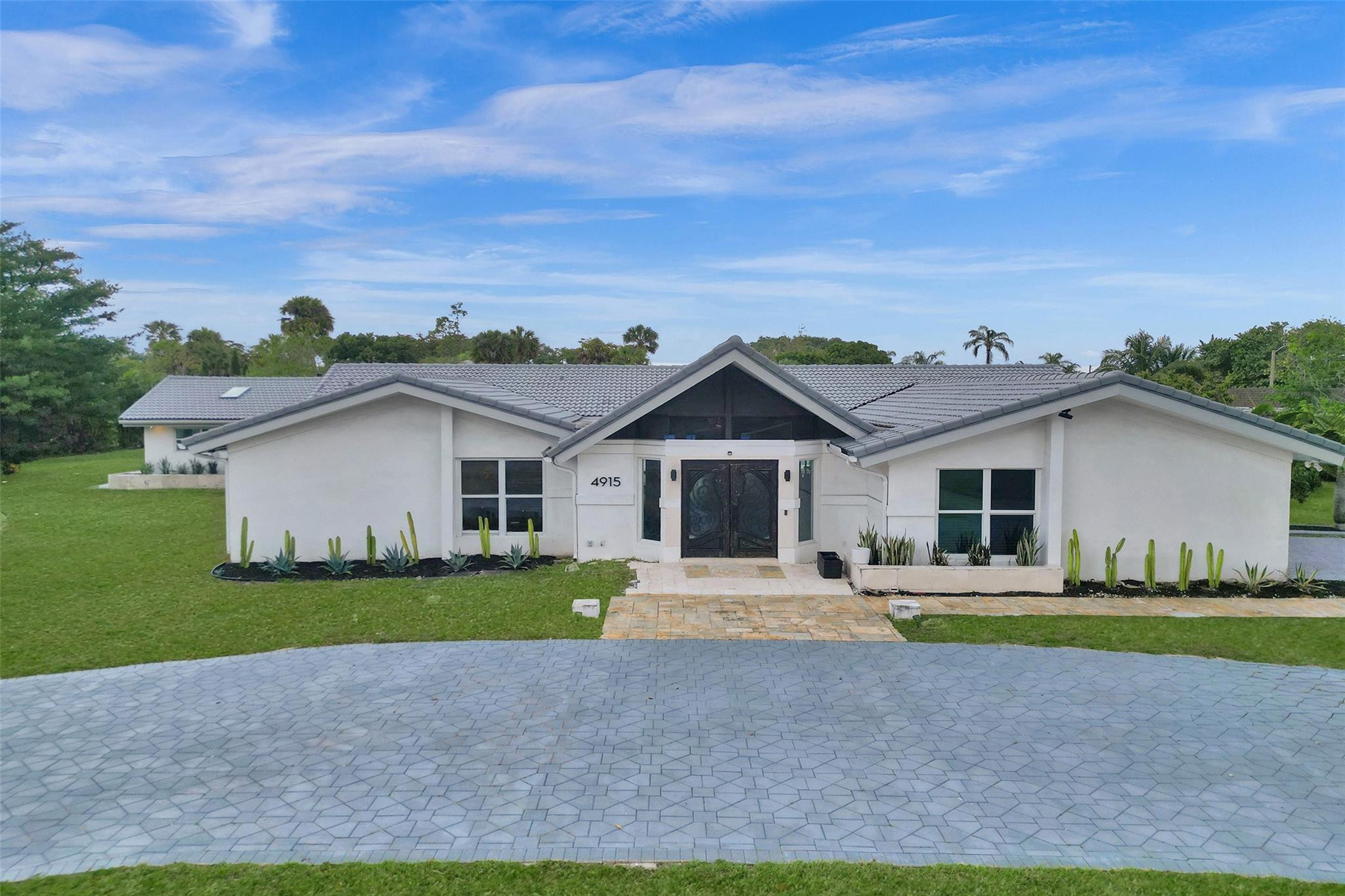 4915 Woodlands Blvd