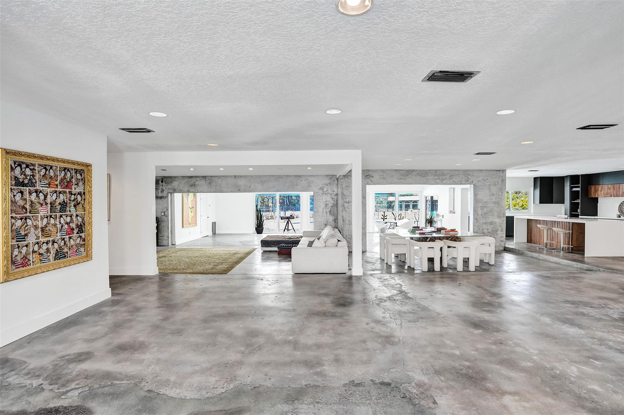 4915 Woodlands Blvd