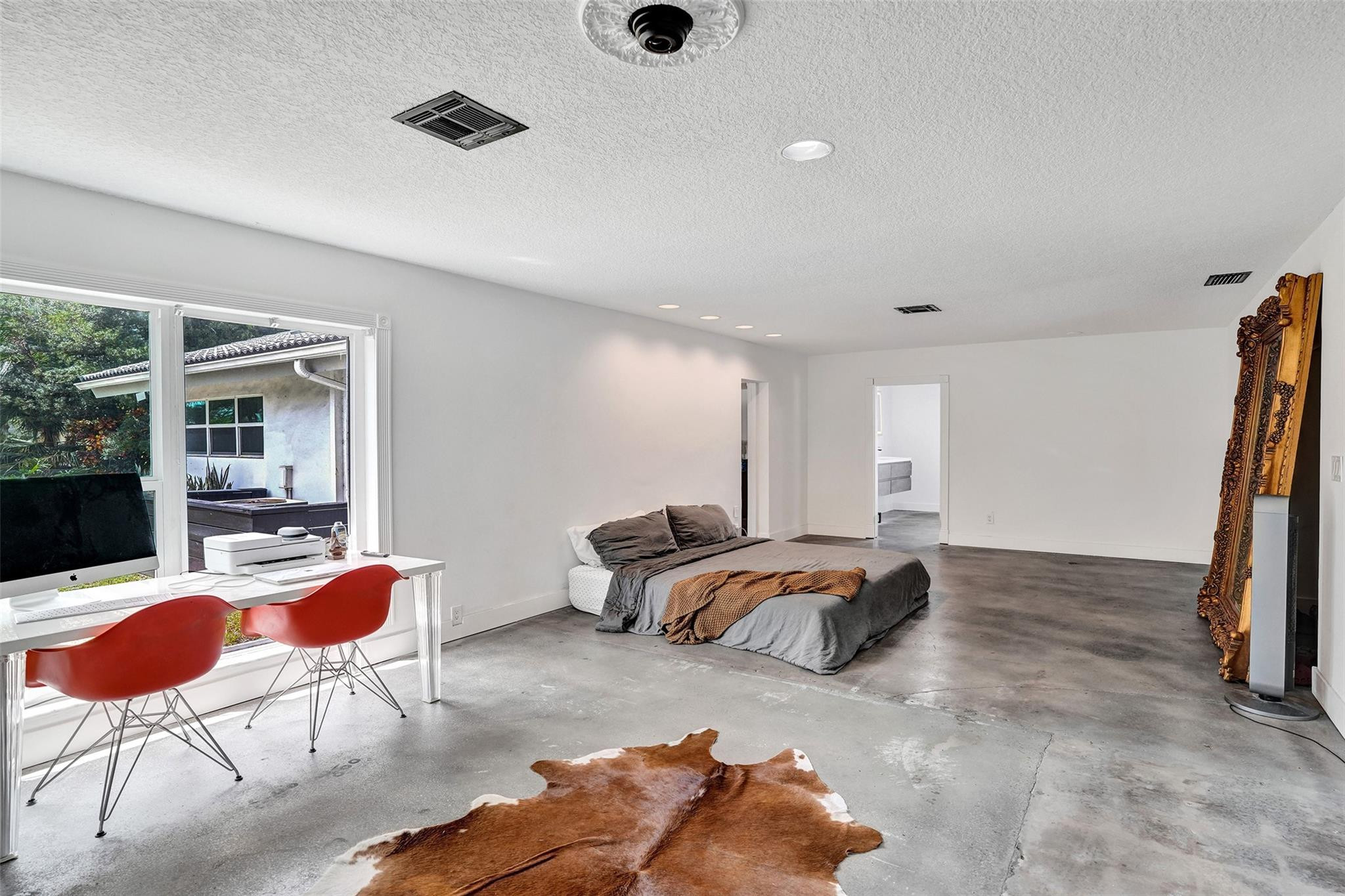 4915 Woodlands Blvd
