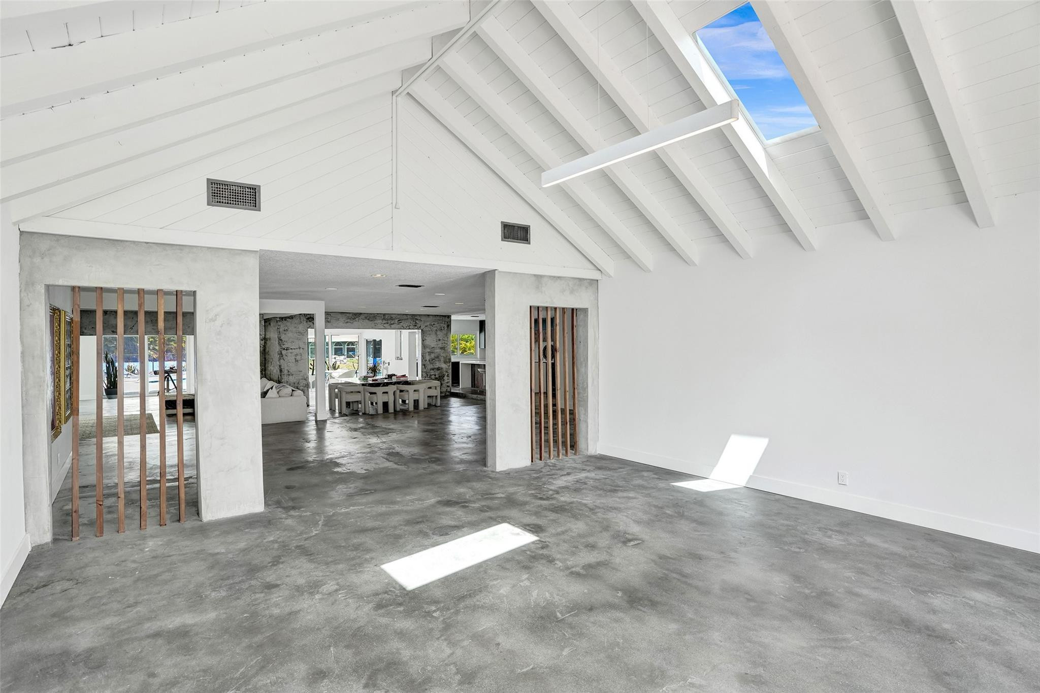 4915 Woodlands Blvd