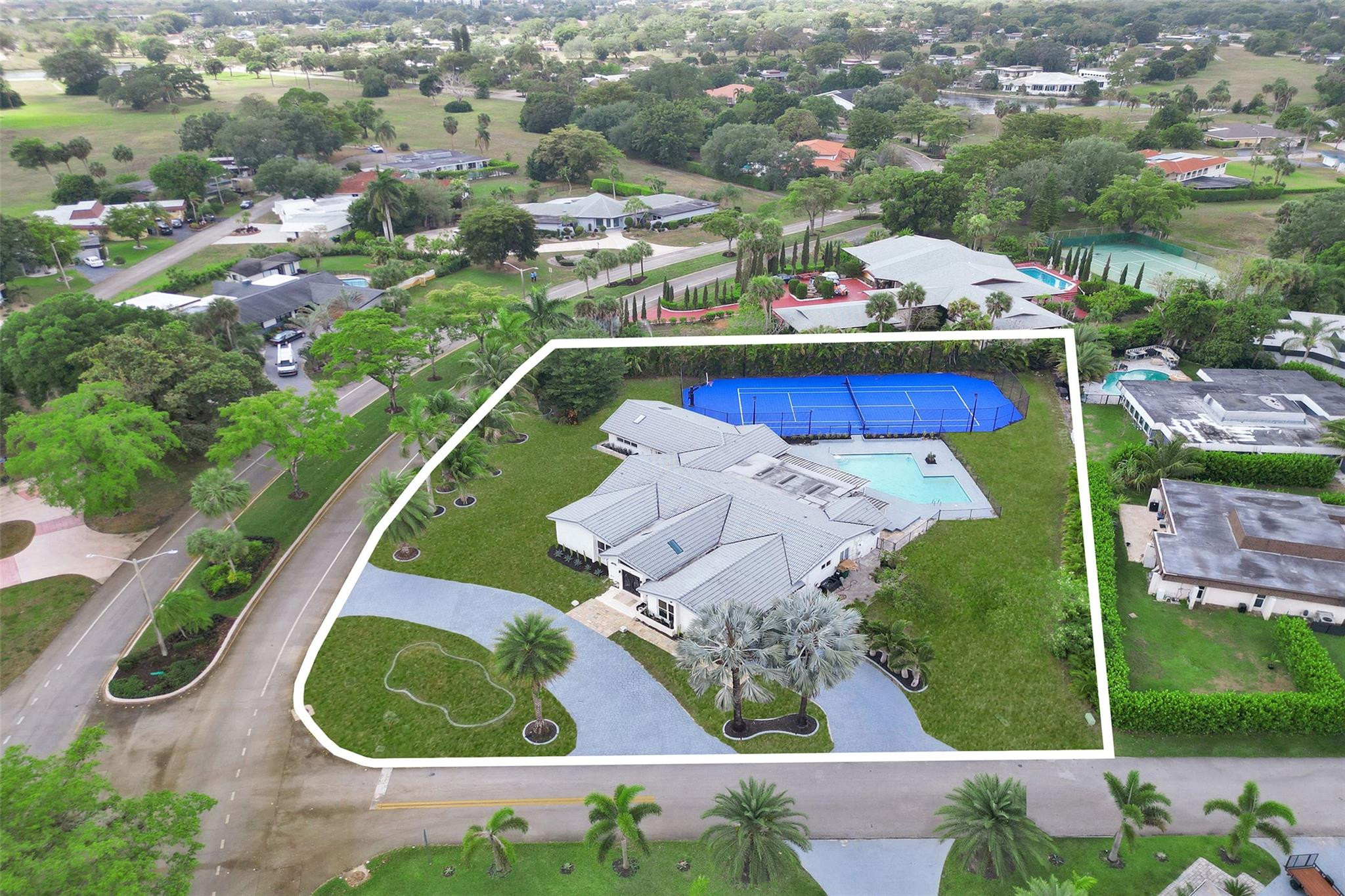 4915 Woodlands Blvd