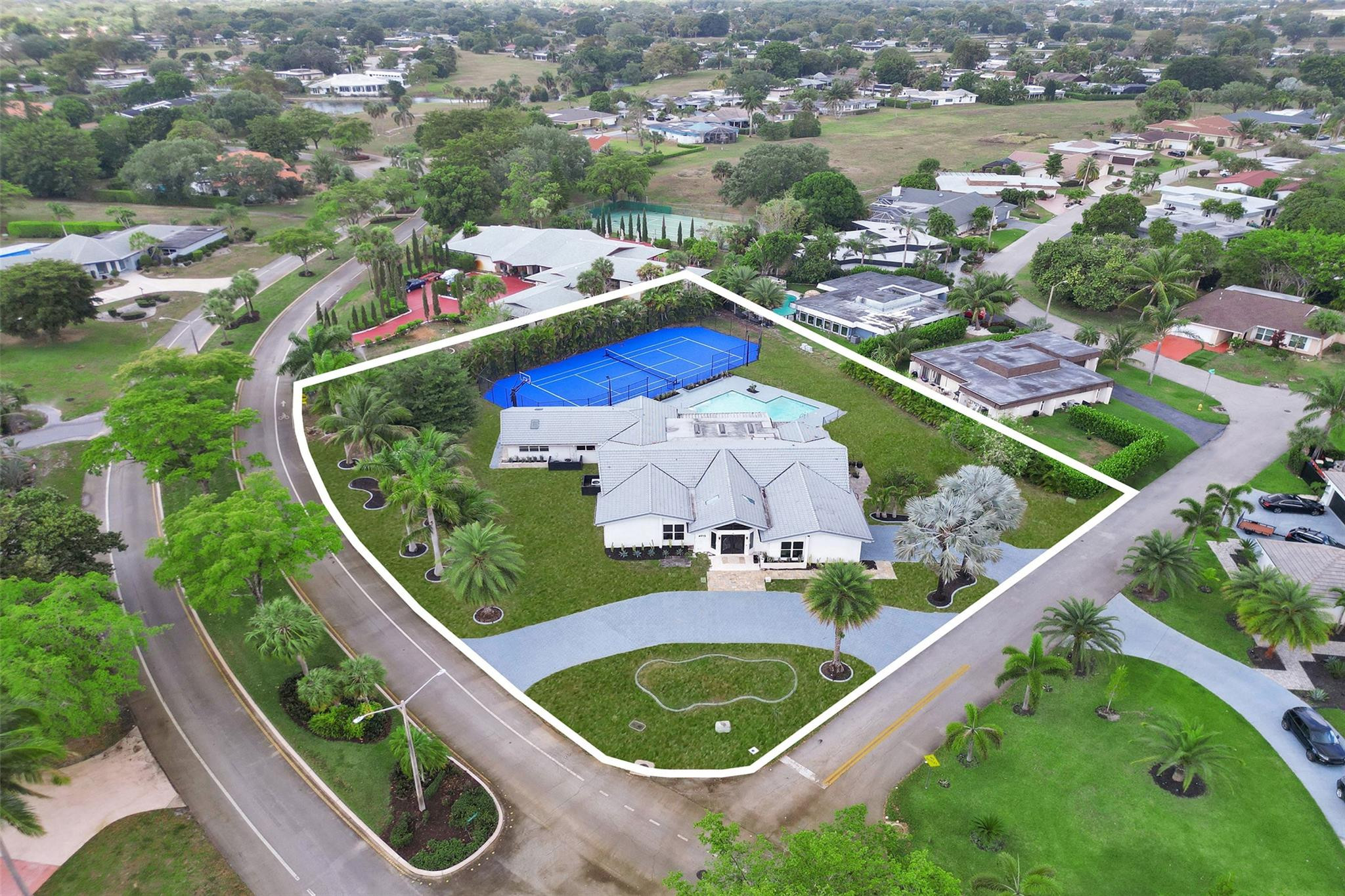 4915 Woodlands Blvd
