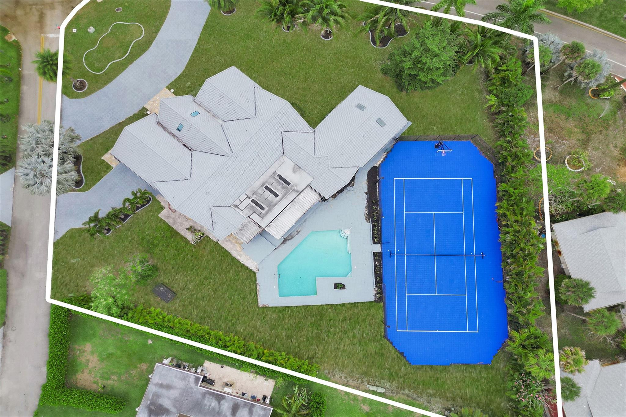 4915 Woodlands Blvd