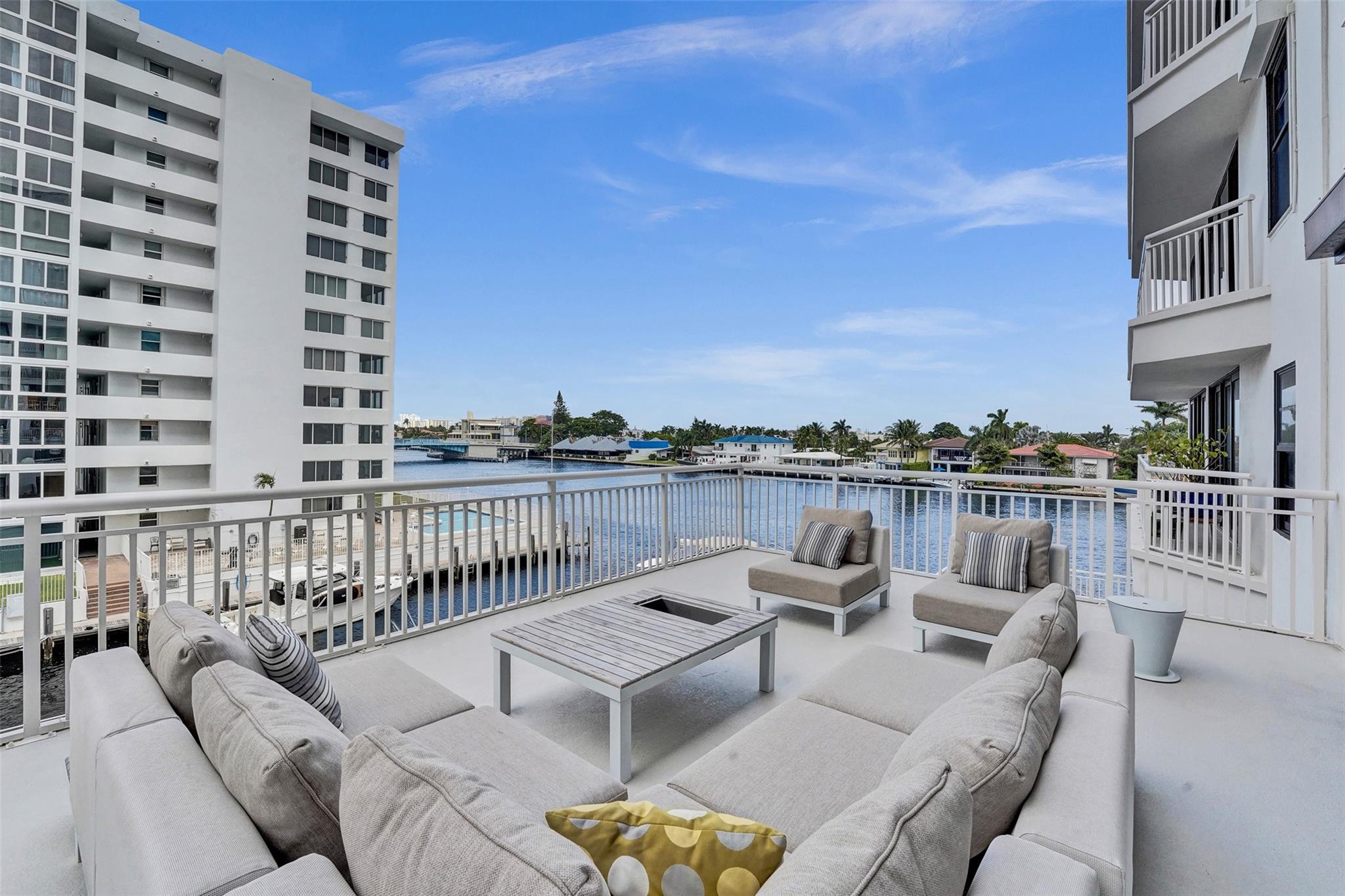 3100 NE 48th St 311