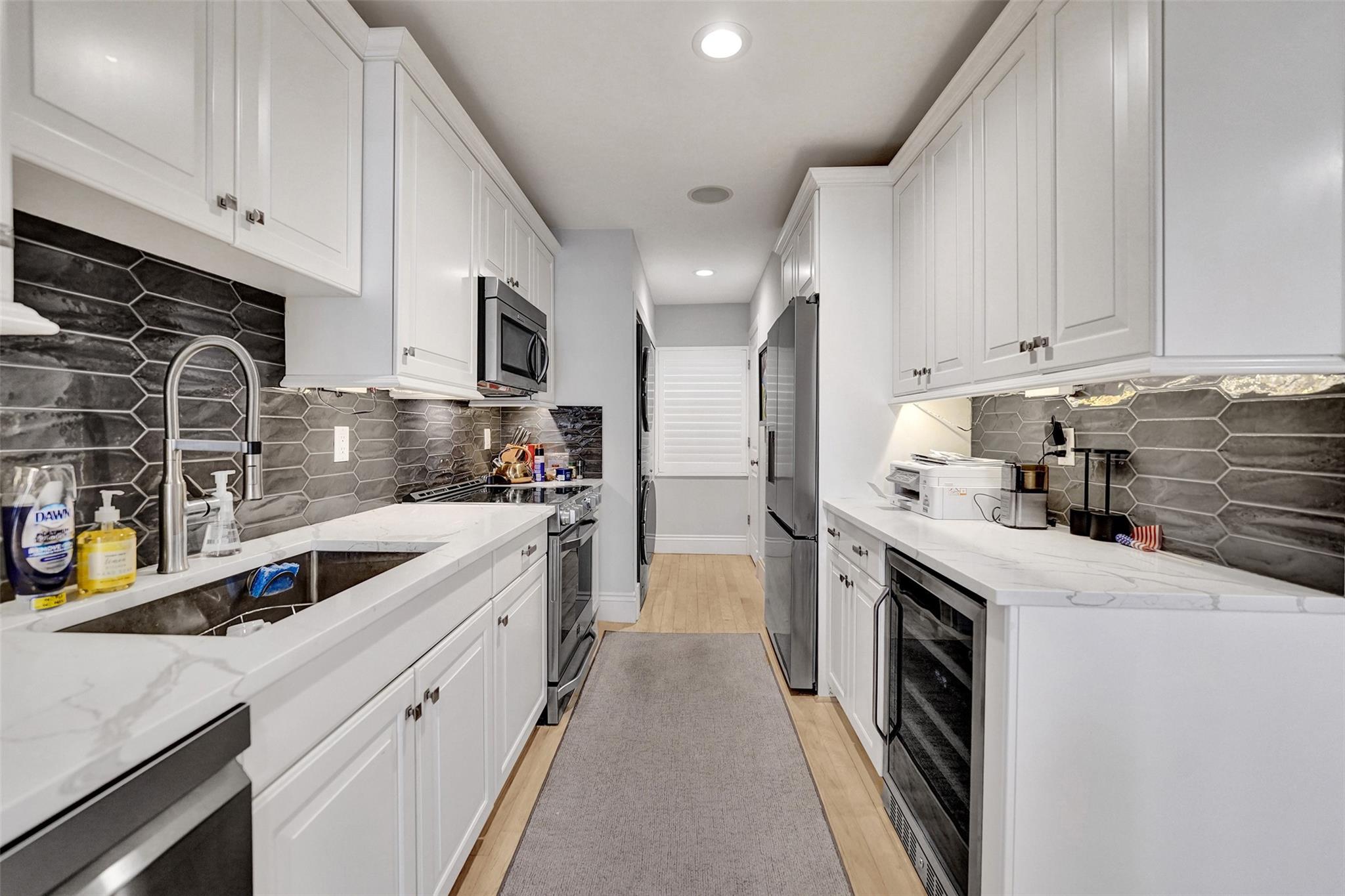 3100 NE 48th St 311