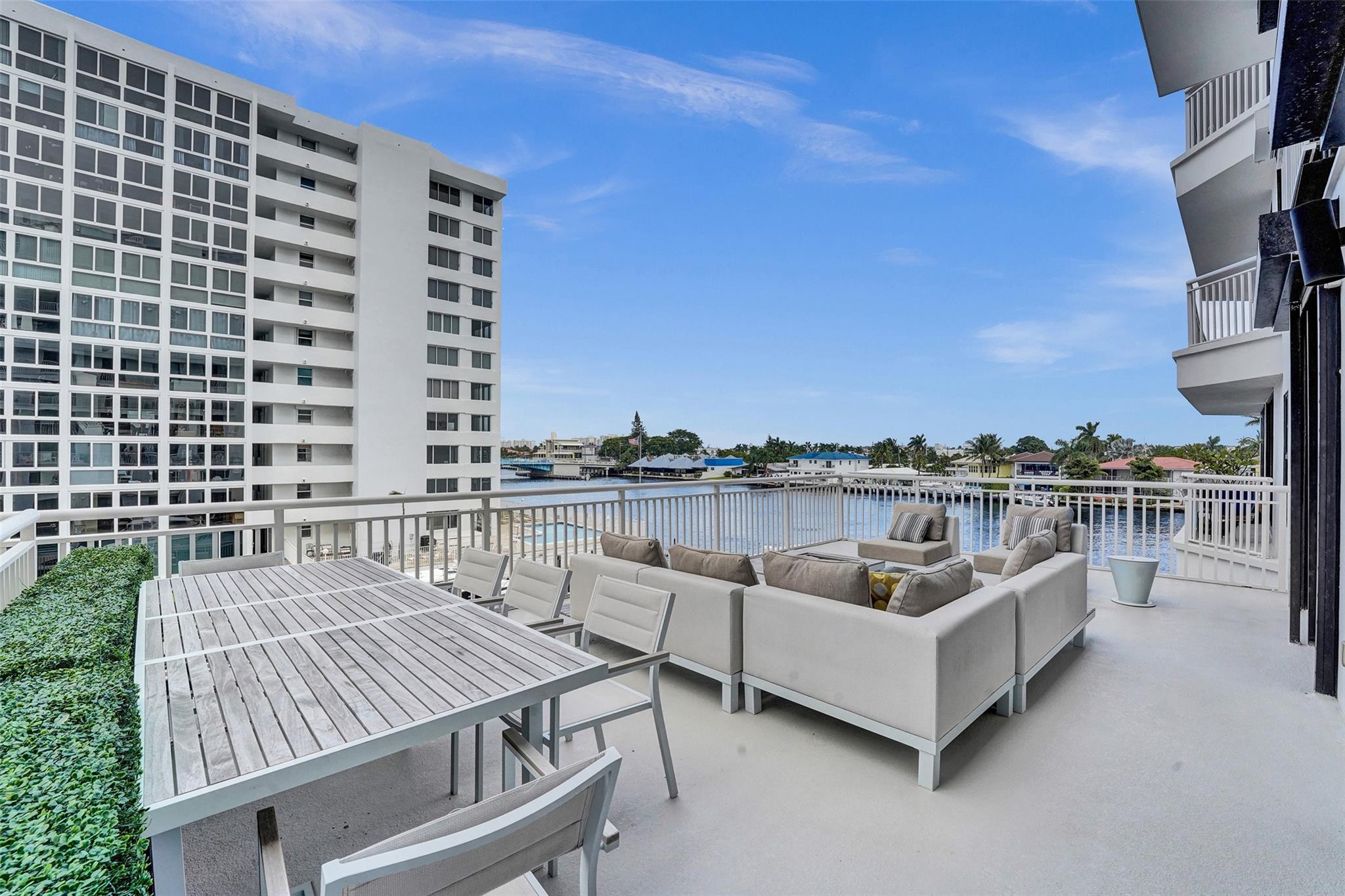 3100 NE 48th St 311
