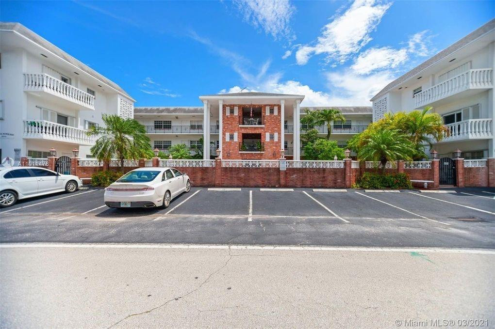 2500 NE 9th St 105